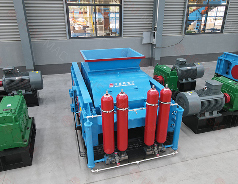 石灰巖破碎機，石灰巖制砂機，大型液壓對輥制砂機價格，對輥制砂機型號